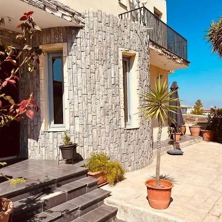 Impeccable 3-bed In Villa *