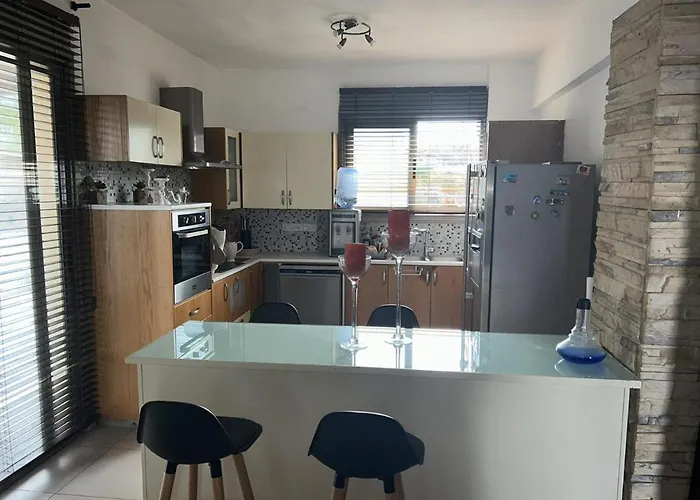 Impeccable 3-bed In Vila Nikósie