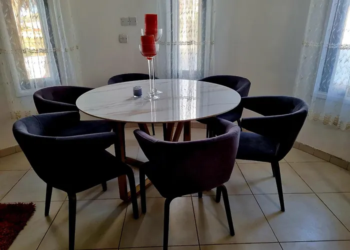 Vila Impeccable 3-bed In