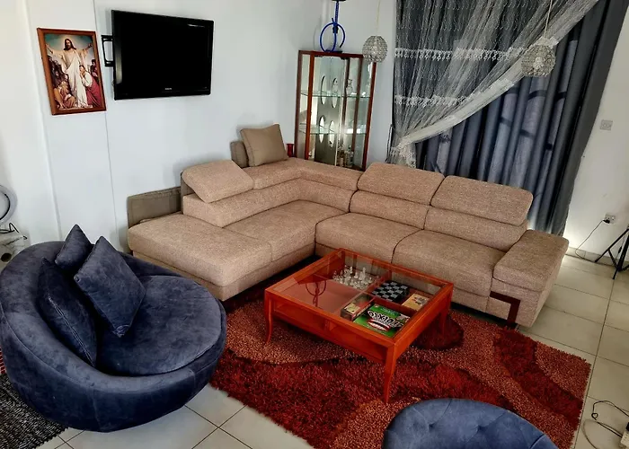 Impeccable 3-bed In Vila Nikósie