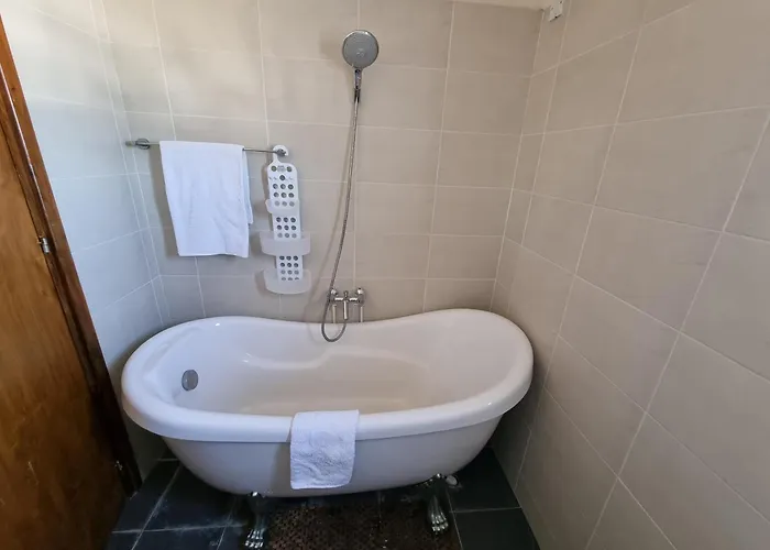 Vila Impeccable 3-bed In