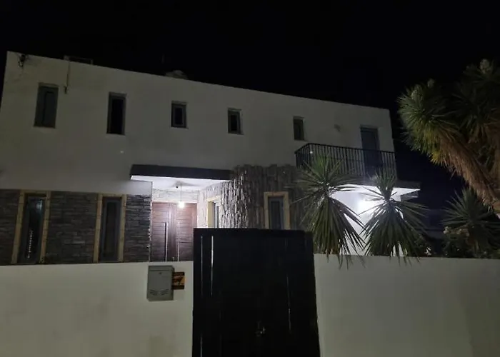 Impeccable 3-bed In Vila Nikósie