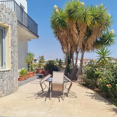Impeccable 3-bed In Villa Nicosia